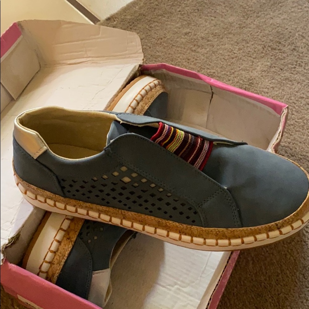 Women's shoes